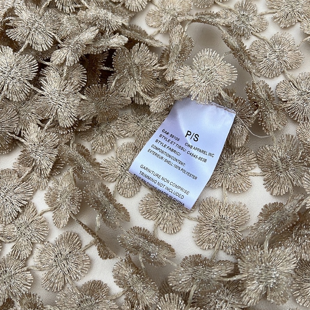 Ivory/Cream Sheer Flower Crochet-Like Top Never Worn - Picture 11 of 16